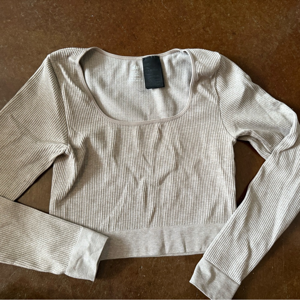 H&M Long Sleeve Athletic Top